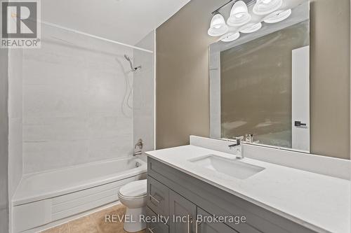 8 - 102 Silvan Drive, Welland, ON - Indoor Photo Showing Bathroom