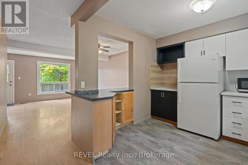 8 - 102 Silvan Drive, Welland, ON - Indoor Photo Showing Kitchen