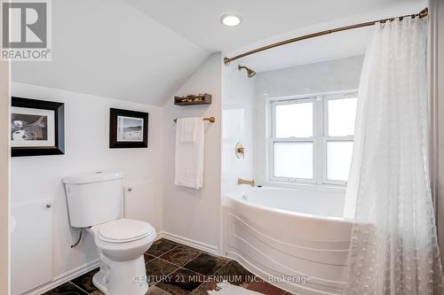 Main - 311 Sanatorium Road, Hamilton, ON - Indoor Photo Showing Bathroom