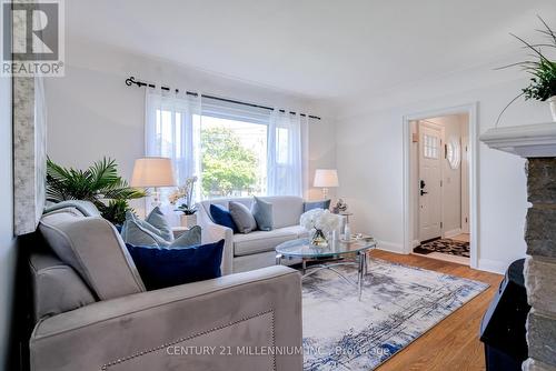 Main - 311 Sanatorium Road, Hamilton, ON - Indoor Photo Showing Living Room