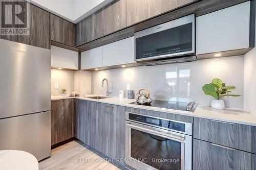 610 - 25 Adra Grado Way, Toronto, ON - Indoor Photo Showing Kitchen With Upgraded Kitchen