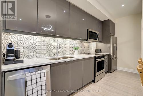 512 - 657 Cricklewood Drive, Mississauga, ON - Indoor Photo Showing Kitchen With Double Sink With Upgraded Kitchen