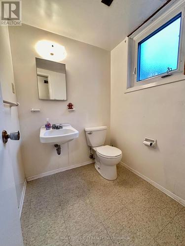 155 Meridene Crescent W, London, ON - Indoor Photo Showing Bathroom