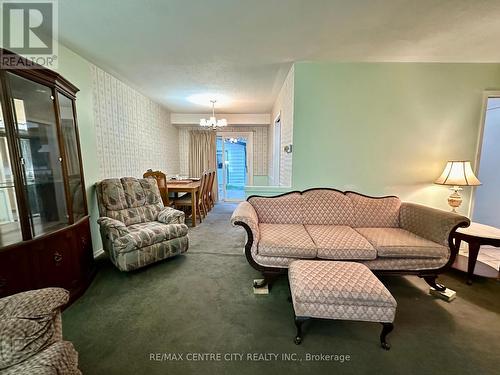 155 Meridene Crescent W, London, ON - Indoor Photo Showing Living Room