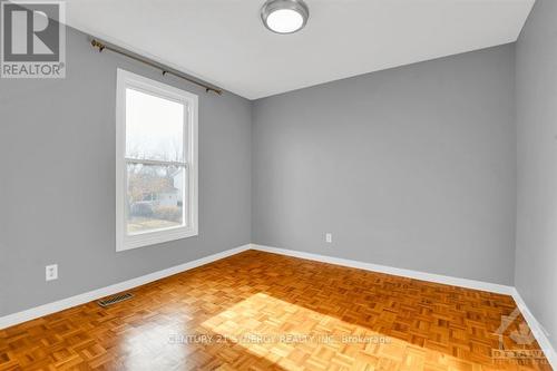 1327 Lotus Street, Ottawa, ON - Indoor Photo Showing Other Room