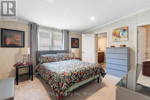 323 - 23 Four Mile Creek Road, Niagara-On-The-Lake (St. Davids), ON - Indoor Photo Showing Bedroom