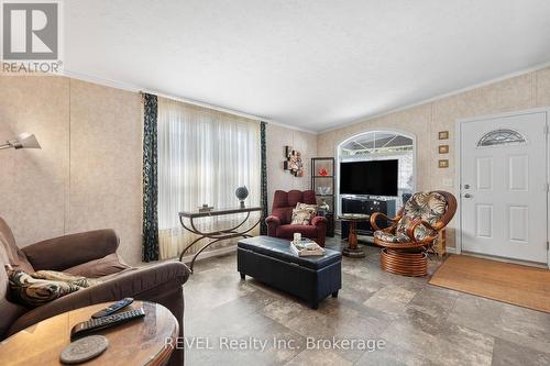 323 - 23 Four Mile Creek Road, Niagara-On-The-Lake (St. Davids), ON - Indoor Photo Showing Living Room