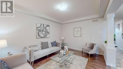 39 Hollingshead Road, Ingersoll, ON - Indoor Photo Showing Living Room