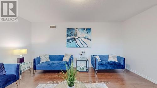 39 Hollingshead Road, Ingersoll, ON - Indoor Photo Showing Living Room