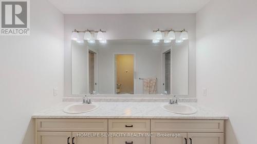 39 Hollingshead Road, Ingersoll, ON - Indoor Photo Showing Bathroom