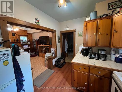 246 Kent Street, Port Colborne, ON - Indoor Photo Showing Kitchen