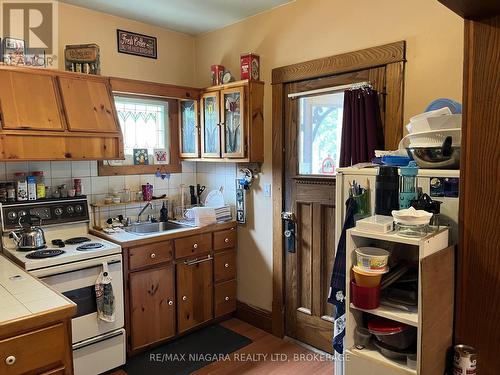 246 Kent Street, Port Colborne, ON - Indoor Photo Showing Kitchen