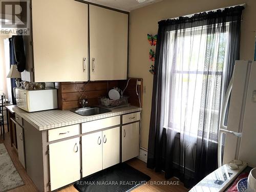 246 Kent Street, Port Colborne, ON - Indoor Photo Showing Kitchen