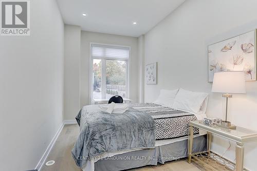 15 Ingersoll Lane, Richmond Hill, ON - Indoor Photo Showing Bedroom