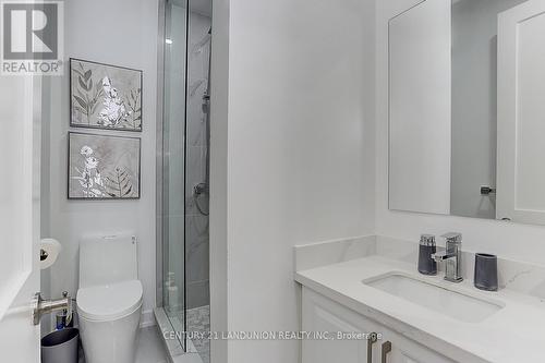 15 Ingersoll Lane, Richmond Hill, ON - Indoor Photo Showing Bathroom