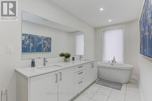 15 Ingersoll Lane, Richmond Hill, ON - Indoor Photo Showing Bathroom