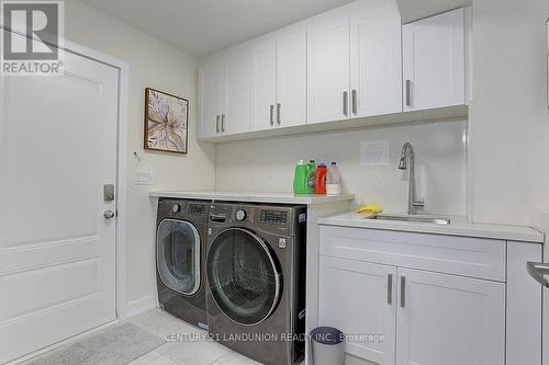 15 Ingersoll Lane, Richmond Hill, ON - Indoor Photo Showing Laundry Room