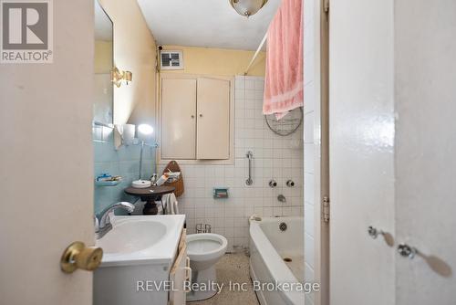 519 Buffalo Road, Fort Erie, ON - Indoor Photo Showing Bathroom