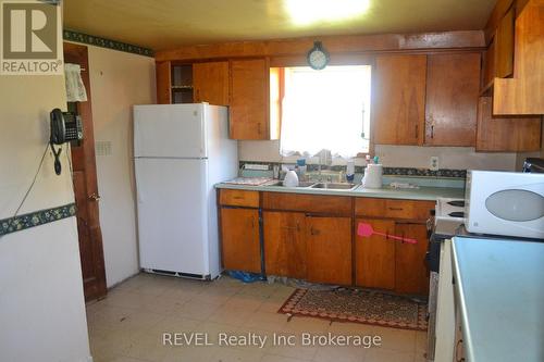 519 Buffalo Road, Fort Erie, ON - Indoor Photo Showing Kitchen With Double Sink