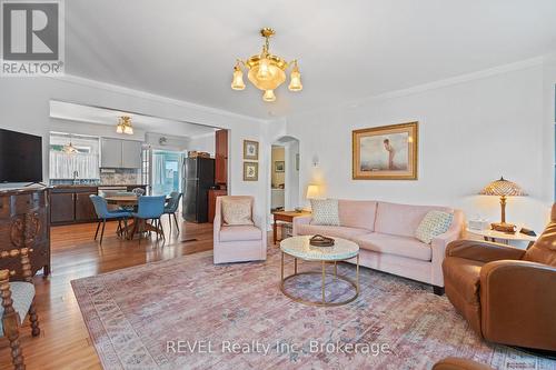 237 Cherryhill Boulevard S, Fort Erie (Crystal Beach), ON - Indoor Photo Showing Living Room