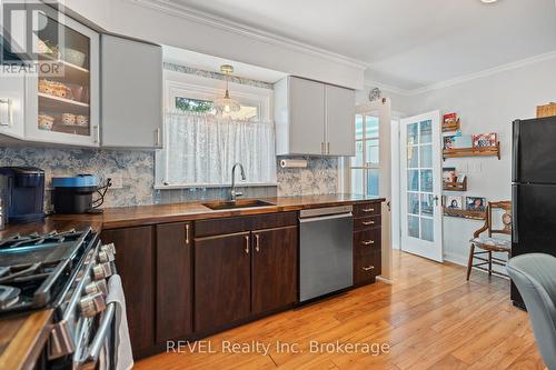 237 Cherryhill Boulevard S, Fort Erie (Crystal Beach), ON - Indoor Photo Showing Kitchen