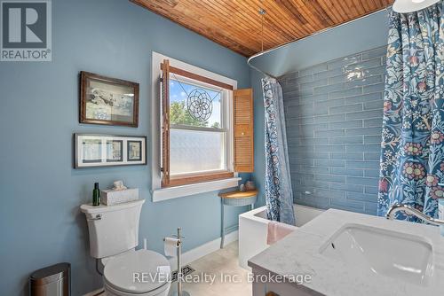 237 Cherryhill Boulevard S, Fort Erie (Crystal Beach), ON - Indoor Photo Showing Bathroom