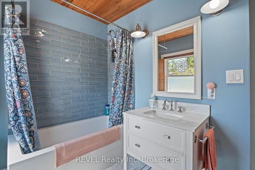 237 Cherryhill Boulevard S, Fort Erie (Crystal Beach), ON - Indoor Photo Showing Bathroom