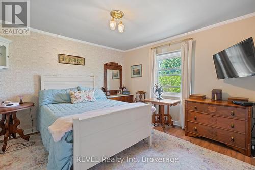 237 Cherryhill Boulevard S, Fort Erie (Crystal Beach), ON - Indoor Photo Showing Bedroom