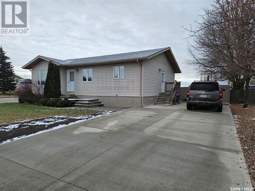 525 Carlyle Avenue, Carlyle, SK - Outdoor