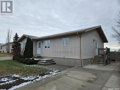 525 Carlyle Avenue, Carlyle, SK - Outdoor