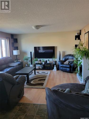 525 Carlyle Avenue, Carlyle, SK - Indoor Photo Showing Living Room