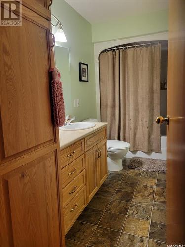 525 Carlyle Avenue, Carlyle, SK - Indoor Photo Showing Bathroom