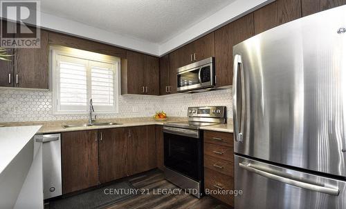 175 Hardcastle Drive, Cambridge, ON - Indoor Photo Showing Kitchen With Stainless Steel Kitchen With Double Sink With Upgraded Kitchen