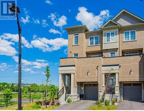 167 Harding Park Street, Newmarket, ON - Outdoor With Facade