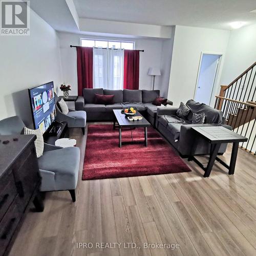 167 Harding Park Street, Newmarket, ON - Indoor Photo Showing Living Room