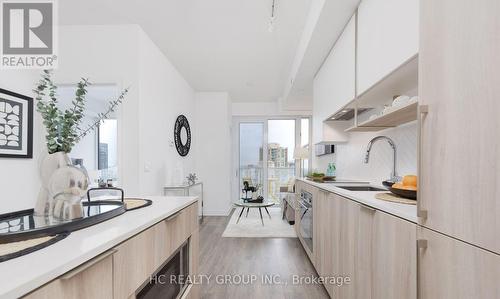 605 - 15 Holmes Avenue N, Toronto, ON - Indoor Photo Showing Kitchen