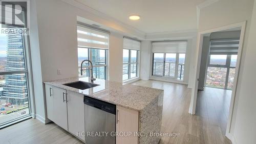 2620 - 4055 Parkside Village Drive, Mississauga, ON - Indoor Photo Showing Kitchen