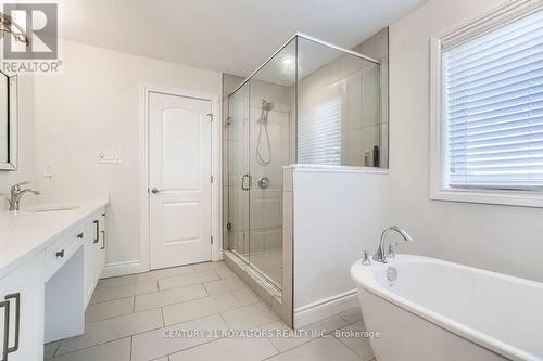 2620 Holbrook Drive, London, ON - Indoor Photo Showing Bathroom