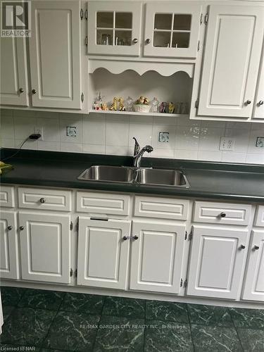 48 Mcdonald Avenue, Thorold, ON - Indoor Photo Showing Kitchen With Double Sink