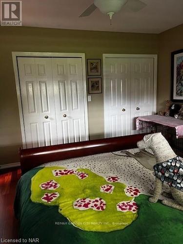 48 Mcdonald Avenue, Thorold, ON - Indoor Photo Showing Bedroom