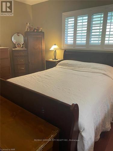 48 Mcdonald Avenue, Thorold, ON - Indoor Photo Showing Bedroom