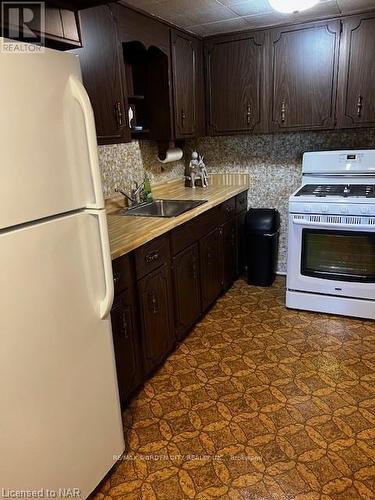 48 Mcdonald Avenue, Thorold, ON - Indoor Photo Showing Kitchen