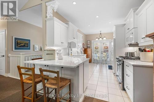 32 Sunrise Court, Fort Erie, ON - Indoor Photo Showing Kitchen With Upgraded Kitchen