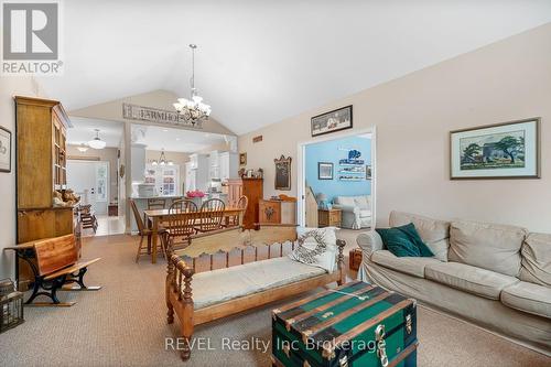 32 Sunrise Court, Fort Erie, ON - Indoor Photo Showing Living Room