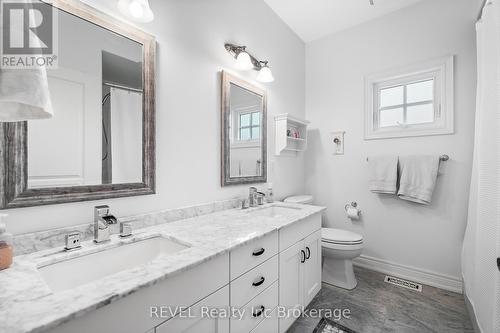 32 Sunrise Court, Fort Erie, ON - Indoor Photo Showing Bathroom