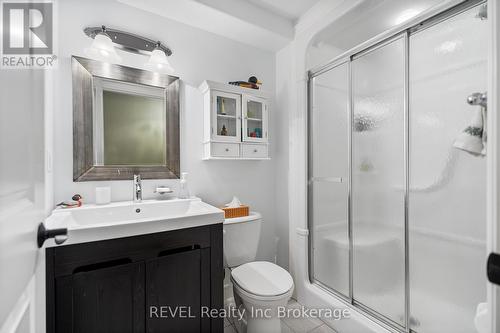 32 Sunrise Court, Fort Erie, ON - Indoor Photo Showing Bathroom