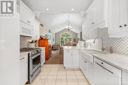 32 Sunrise Court, Fort Erie, ON - Indoor Photo Showing Kitchen