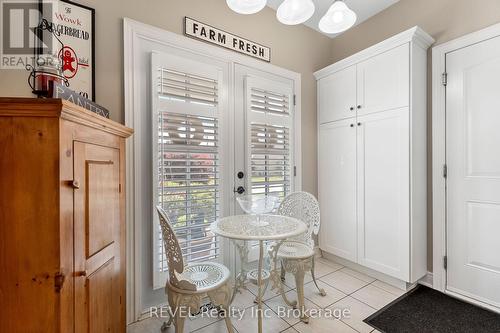 32 Sunrise Court, Fort Erie, ON - Indoor Photo Showing Dining Room