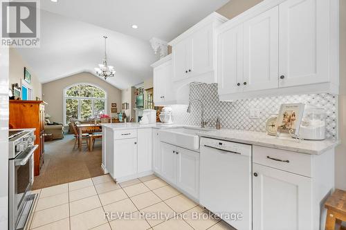 32 Sunrise Court, Fort Erie, ON - Indoor Photo Showing Kitchen