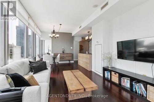 2507 - 37 Grosvenor Street, Toronto, ON - Indoor Photo Showing Living Room